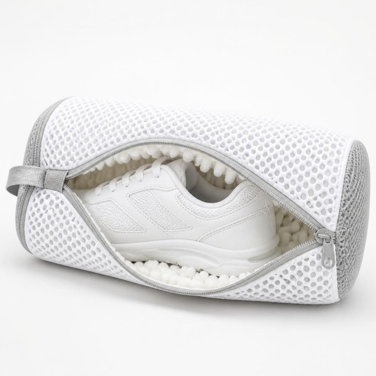 Saco protetor branco com tenis